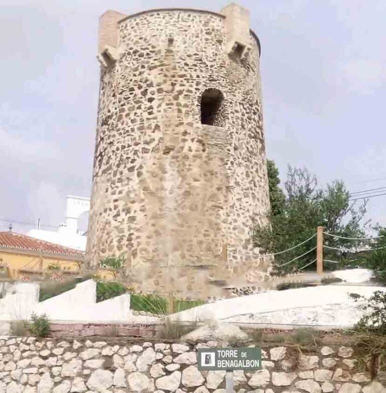 Una mujer de 81 años, hospitalizada tras un incendio en Torre de Benagalbón Una mujer de 81 años, hospitalizada tras un incendio en Torre de Benagalbón
