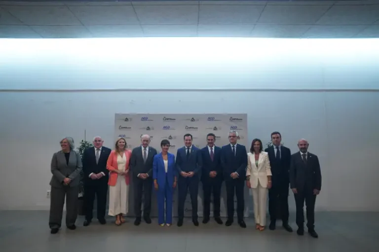 Moreno: “Andalucía tiene un modelo propio en política de vivienda para facilitar su construcción y acceso” Moreno: “Andalucía tiene un modelo propio en política de vivienda para facilitar su construcción y acceso”