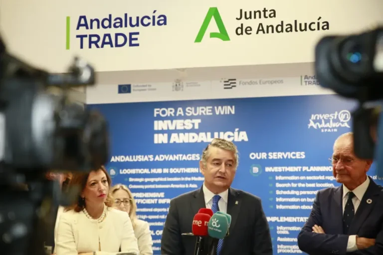 La Junta publica la Guía para Mayores Digitales en la plataforma Andalucía Vuela