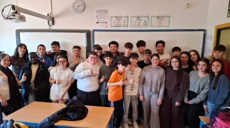 Profesionales del Área Sanitaria Este de Málaga Axarquía desarrollan un proyecto de investigación con centros educativos de la zona Profesionales del Área Sanitaria Este de Málaga Axarquía desarrollan un proyecto de investigación con centros educativos de la zona